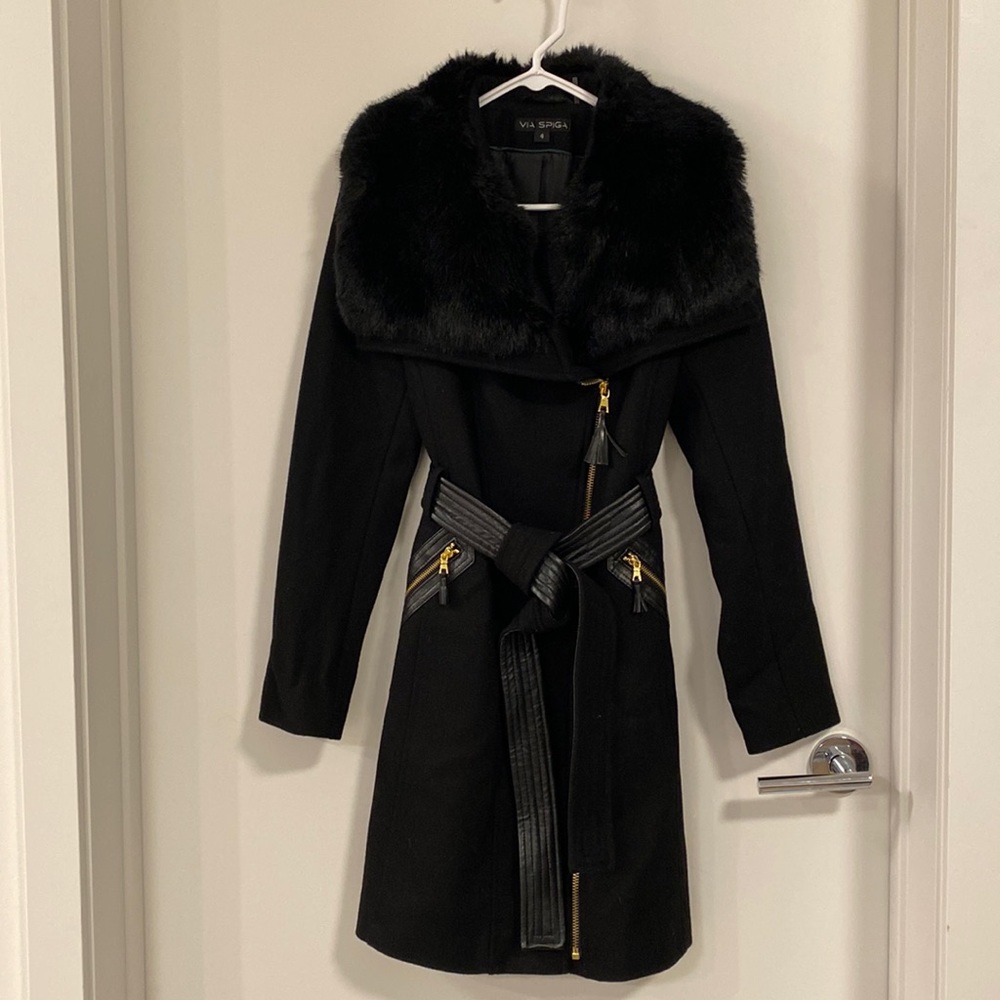Via Spiga winter coat. Size 4. Black with gold zippers/hardware